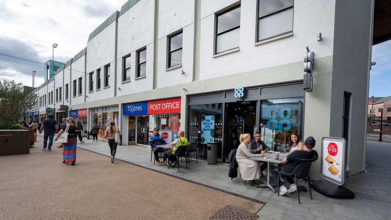 Pictures: Co-op opens first 'on the go' store in Altrincham