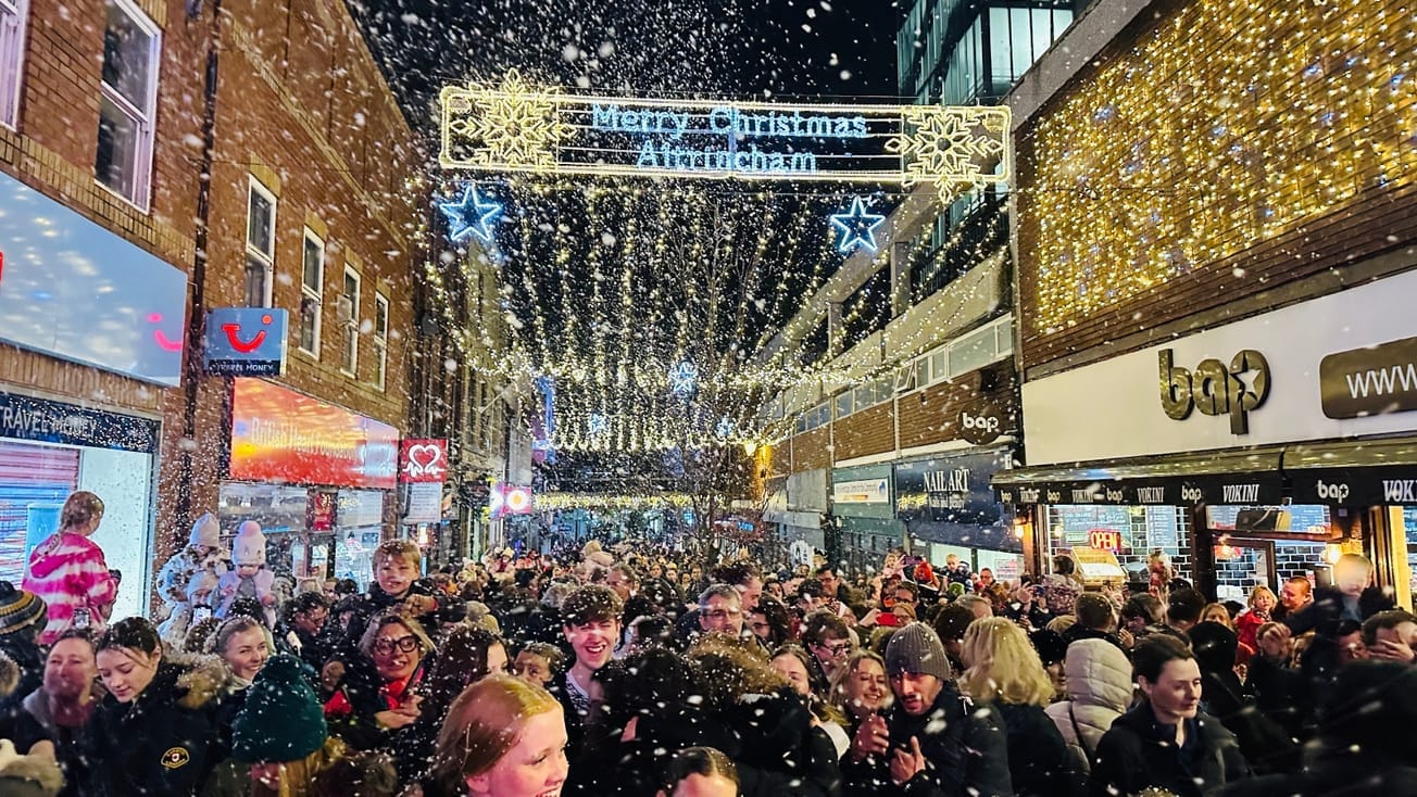 Altrincham Christmas Lights Switch-On 2025: Man Utd and Coronation Street stars revealed for Neon Noel event