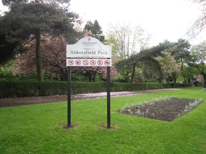 Abbotsfield_Park,_Urmston_(1)