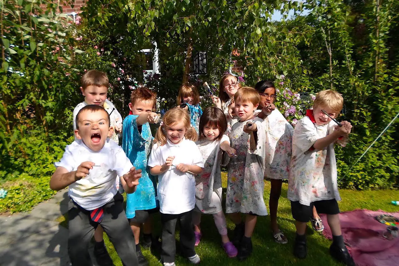 Kids taking part in a Parsley Pie art class