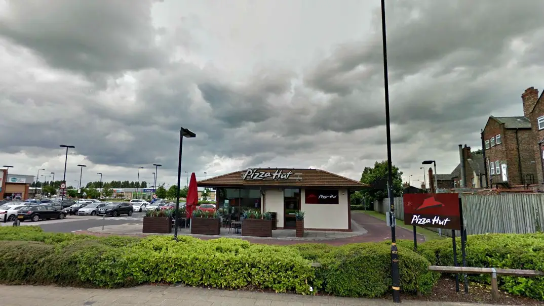 Pizza Hut on the Altrincham Retail Park