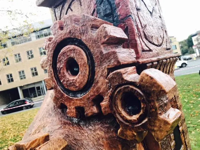 Cogs forming part of the tree carving