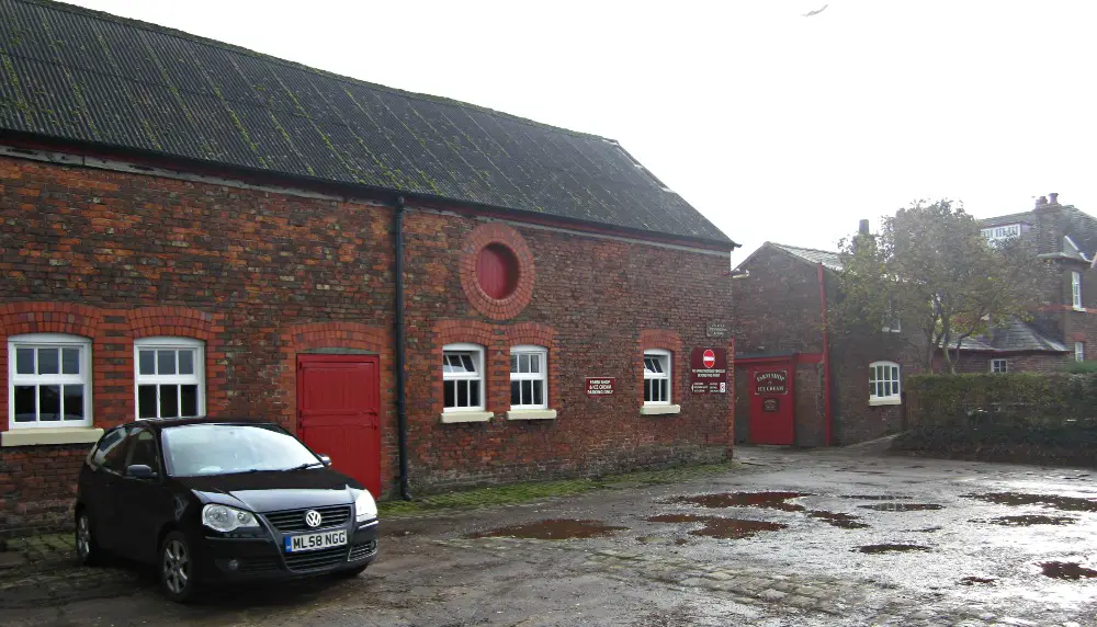 The existing ice cream barn on Station Road
