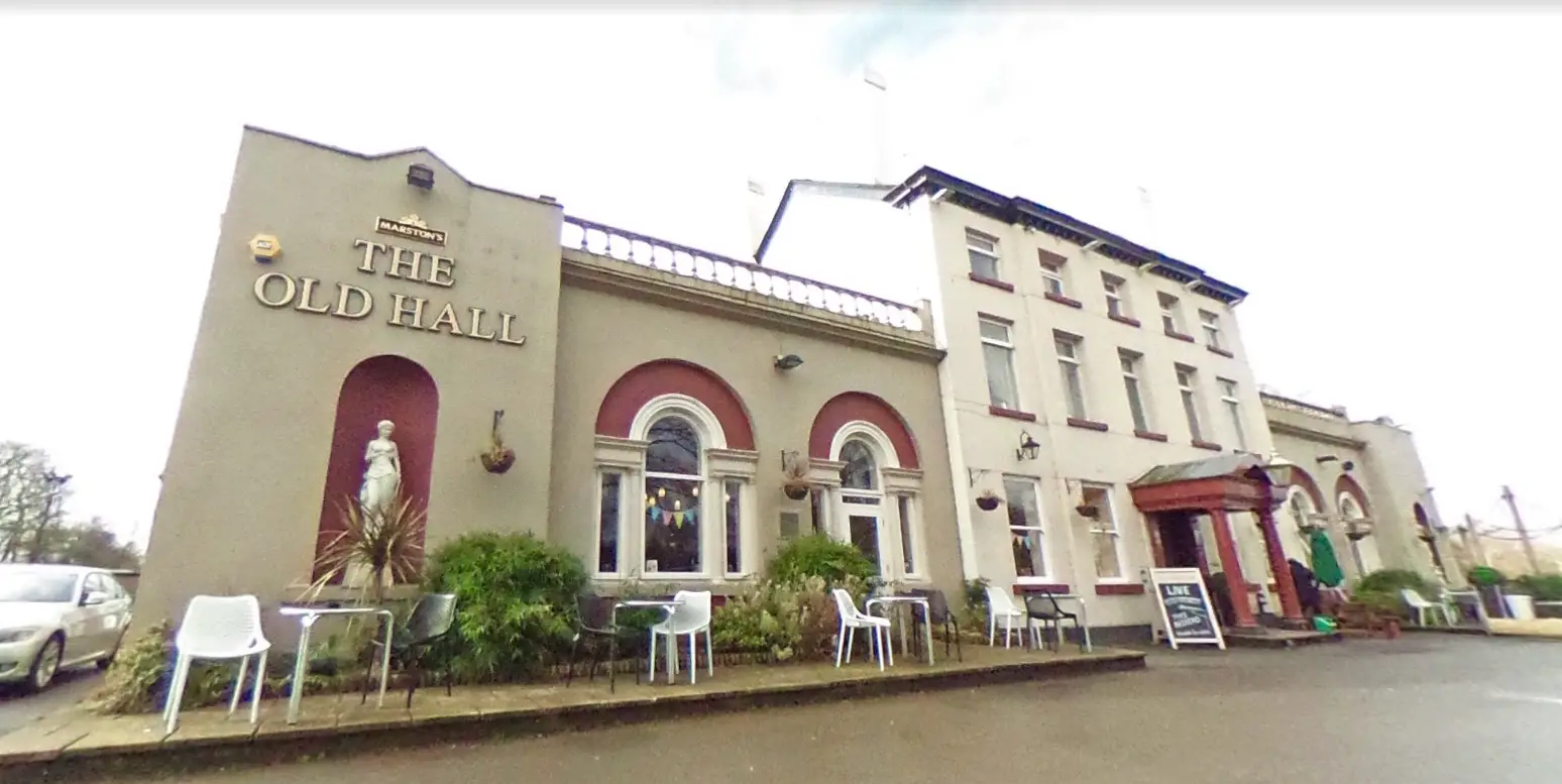 Police hunt men who robbed Timperley pub after theatening staff with