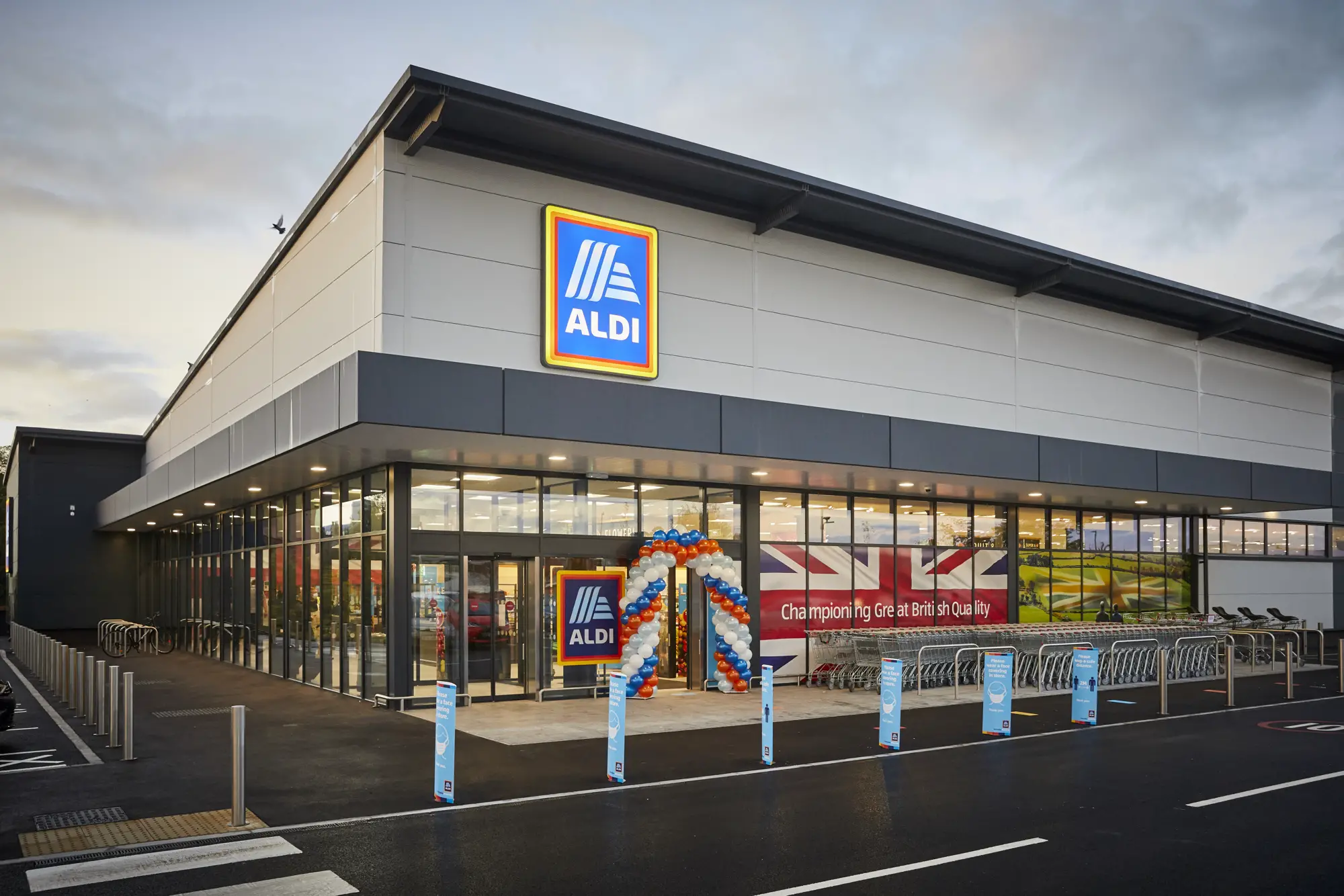 New Altrincham Aldi opens its doors Altrincham Today